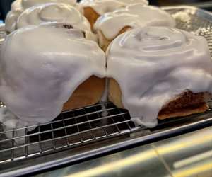 Vegan cinnamon roll